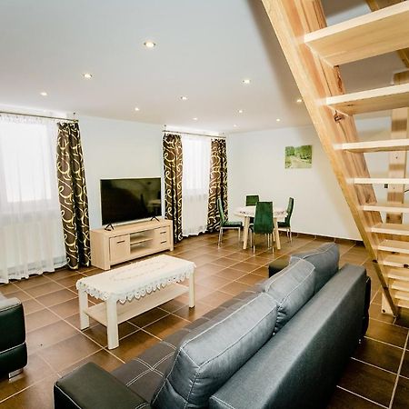 Apartament Stalowa Apartment Сталова Вола Екстериор снимка