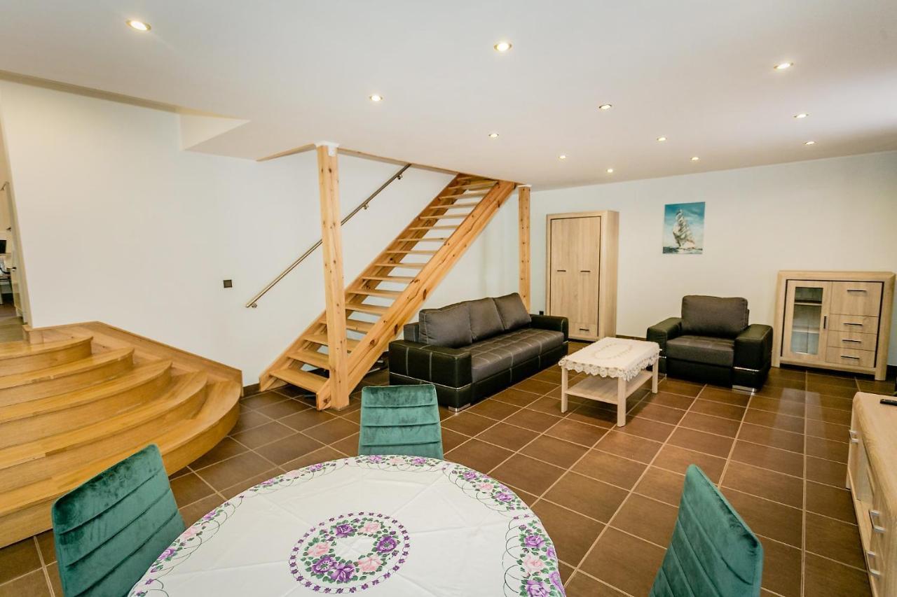 Apartament Stalowa Apartment Сталова Вола Екстериор снимка
